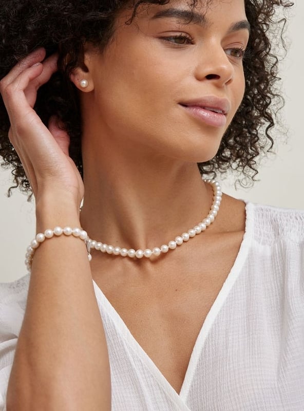 How to Wear Pearls: Tips from a Stylist