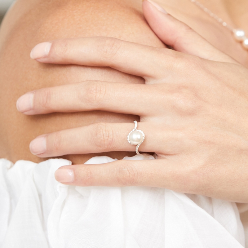 Pearl Engagement Rings: The Complete Guide