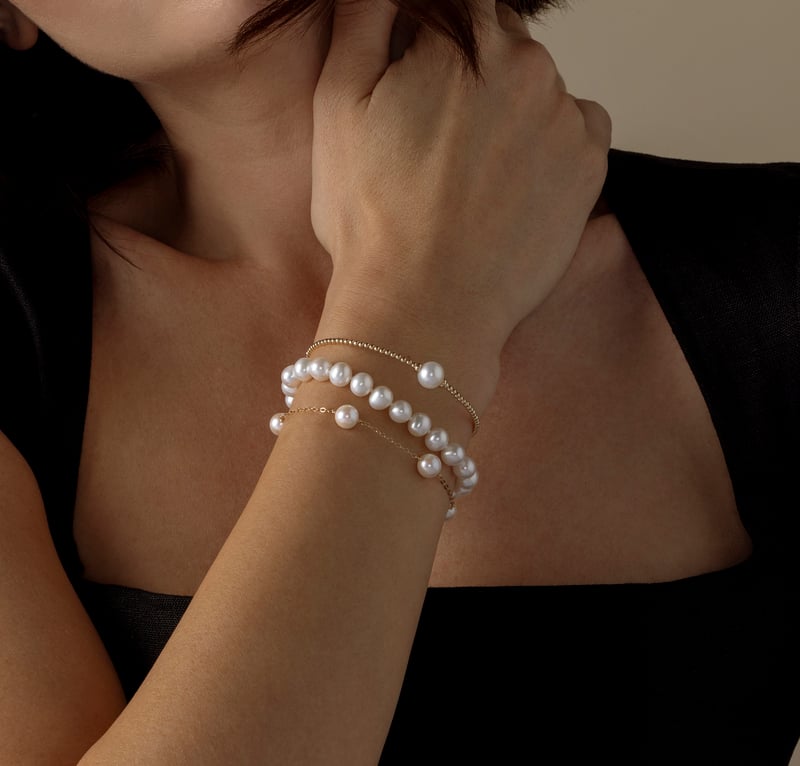 7.0-7.5mm White Freshwater Pearl Bracelet - AAA Quality - Model Image